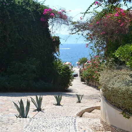 15 Bougainville Sarandë