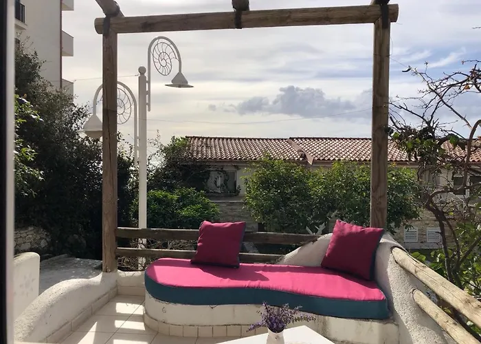 15 Bougainville * Sarandë